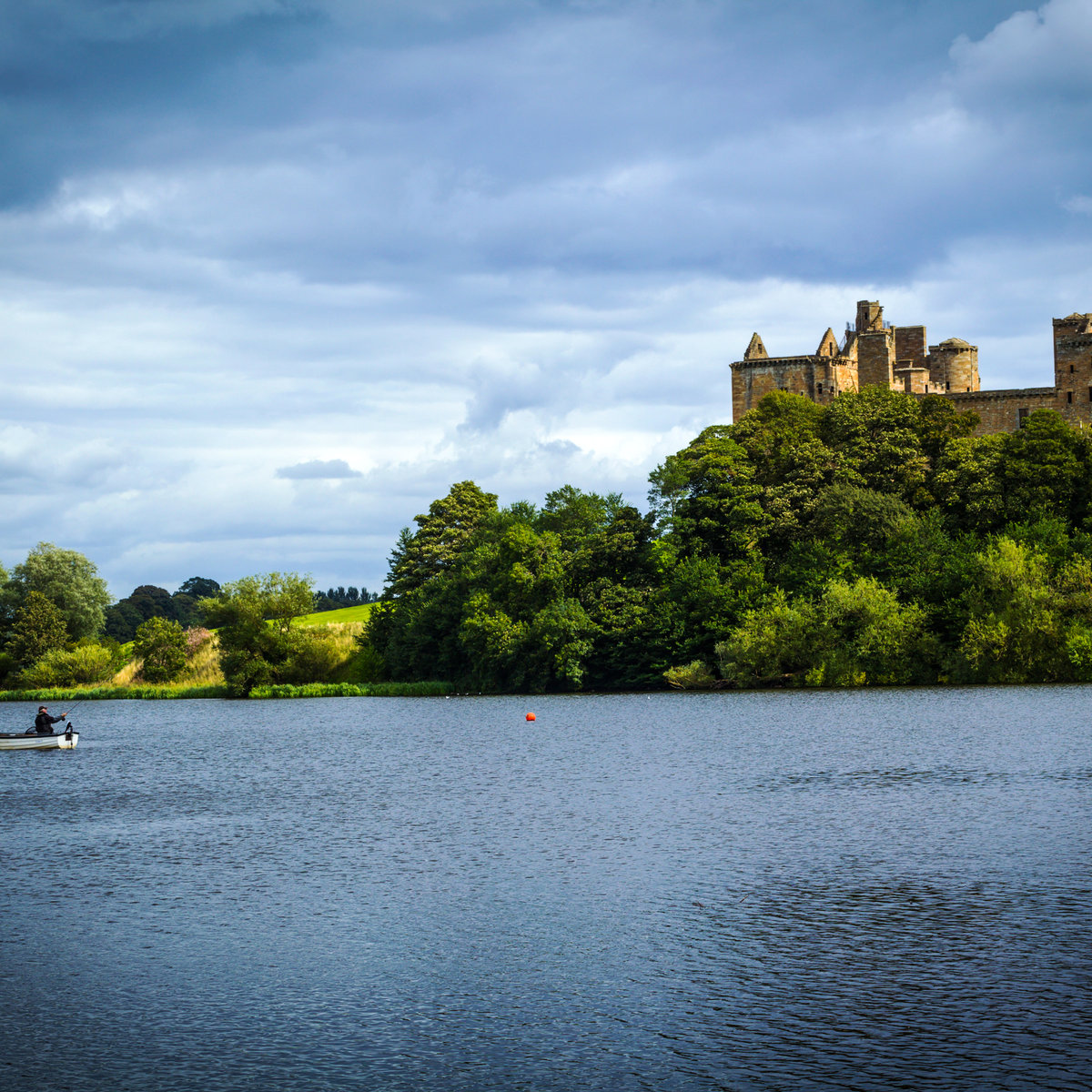IMAGE: Linlithgow Palace from the loch