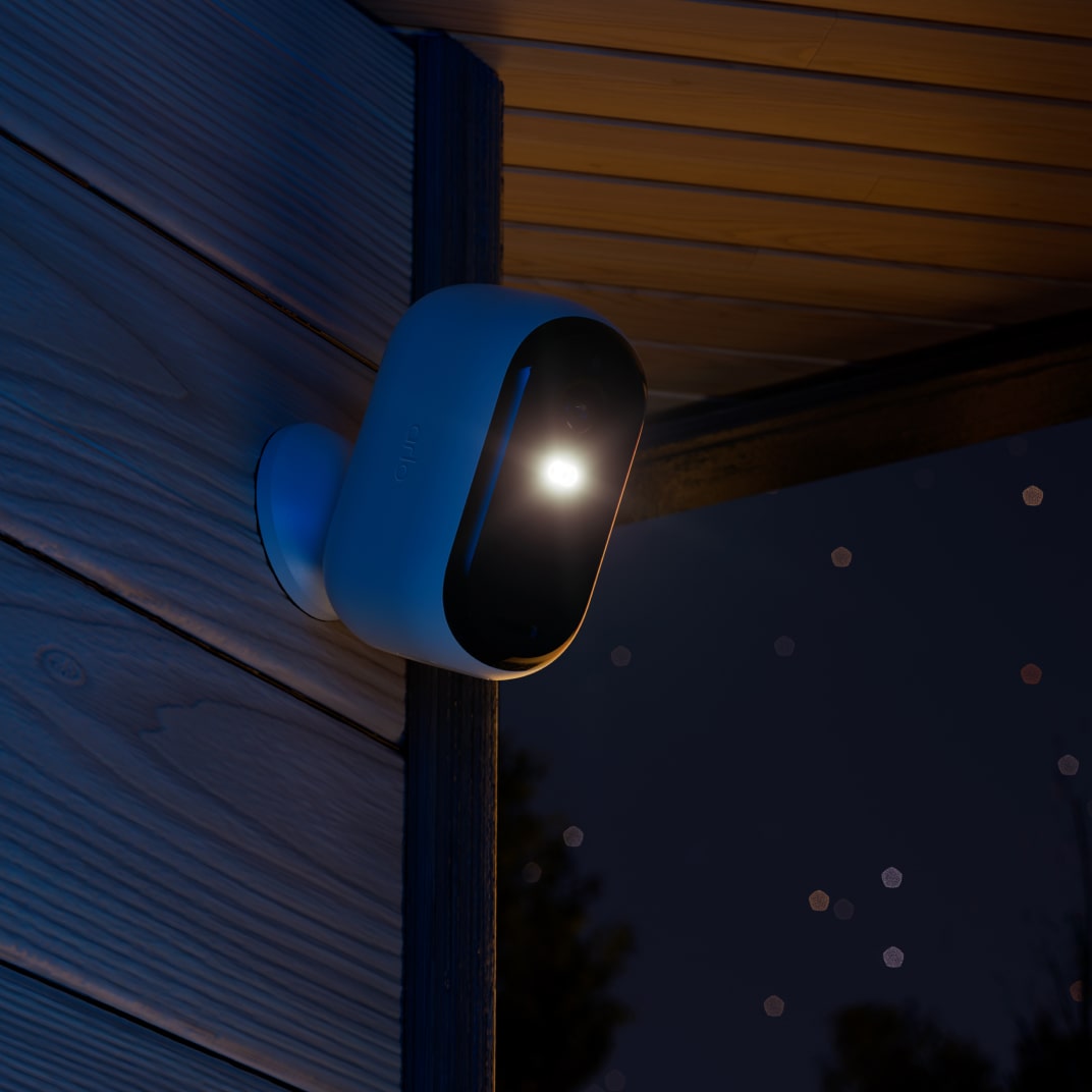 Integrated Spotlight Arlo Camera VMC3250-100AUS